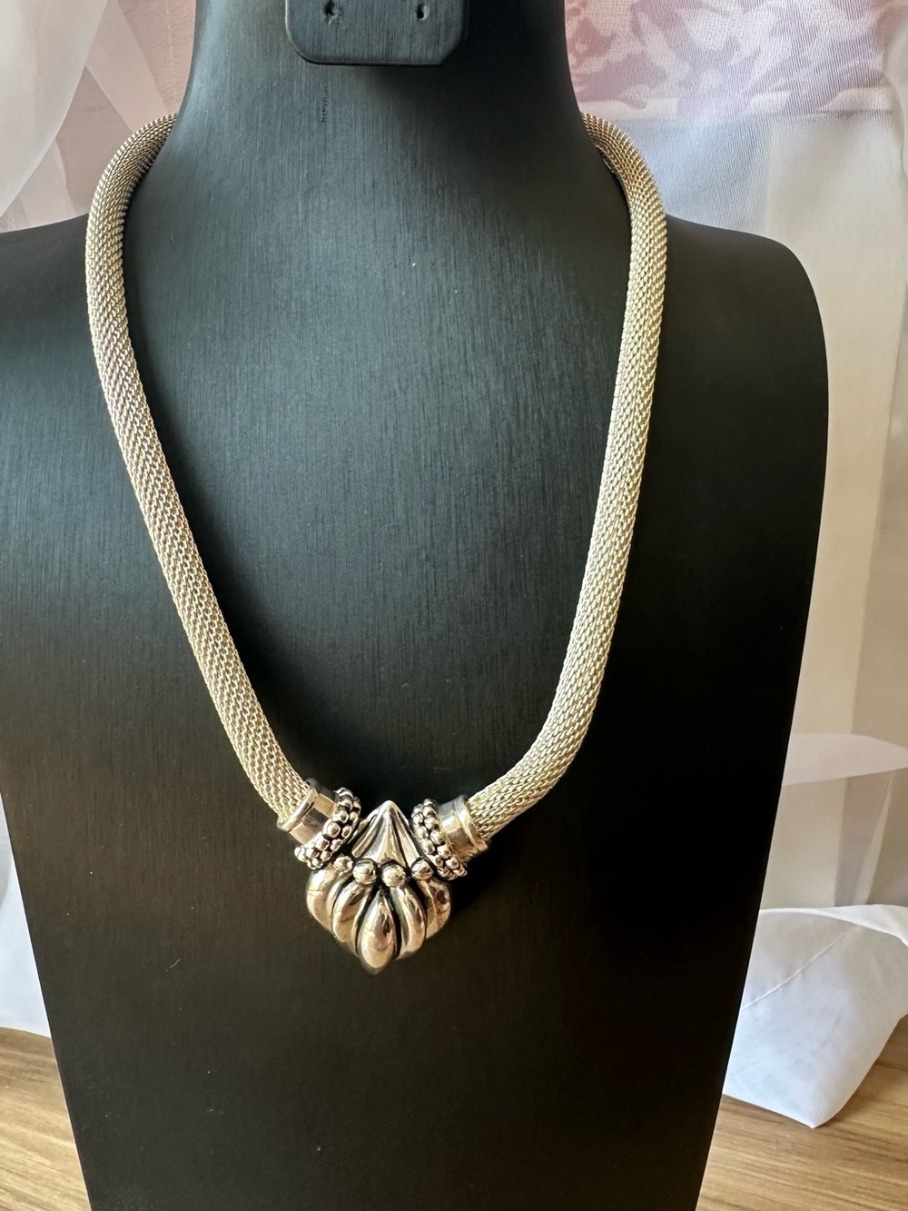 ESPO 925 Mesh Necklace with Sculpted Center Accent